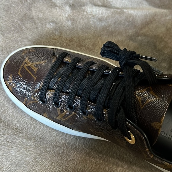 Slightly used Louis Vuitton sneakers - Picture 7 of 8